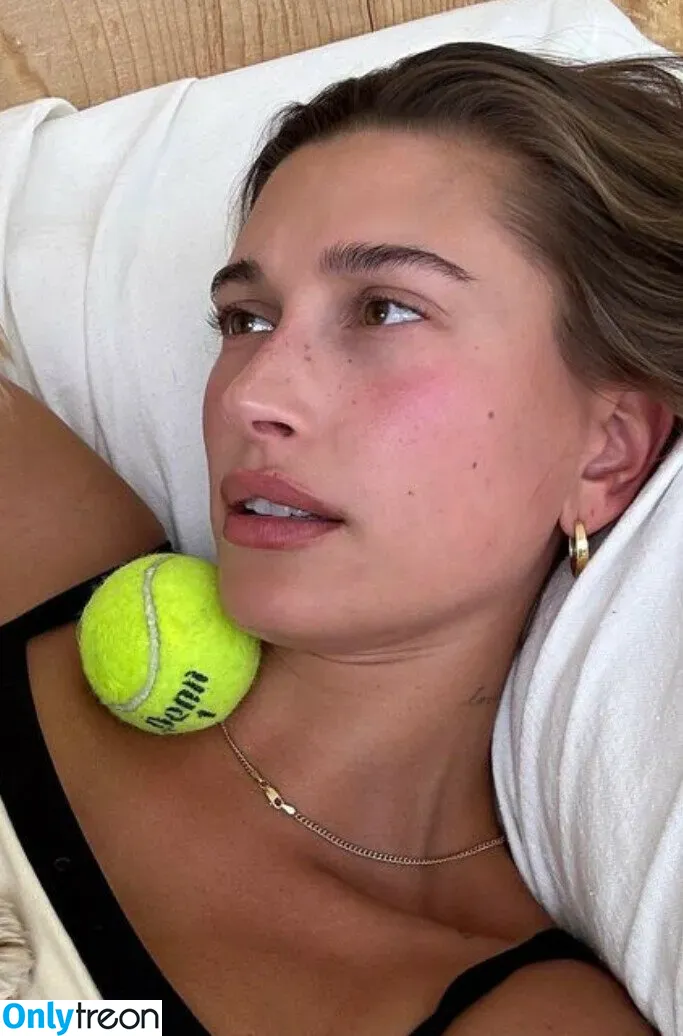Hailey Baldwin Bieber nude photo #0316 (haileybieber)