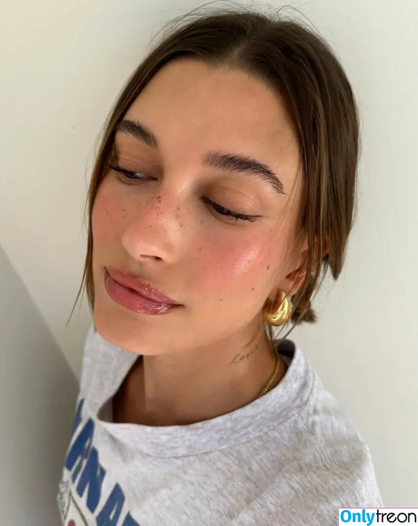 Hailey Baldwin Bieber nude photo #0319 (haileybieber)
