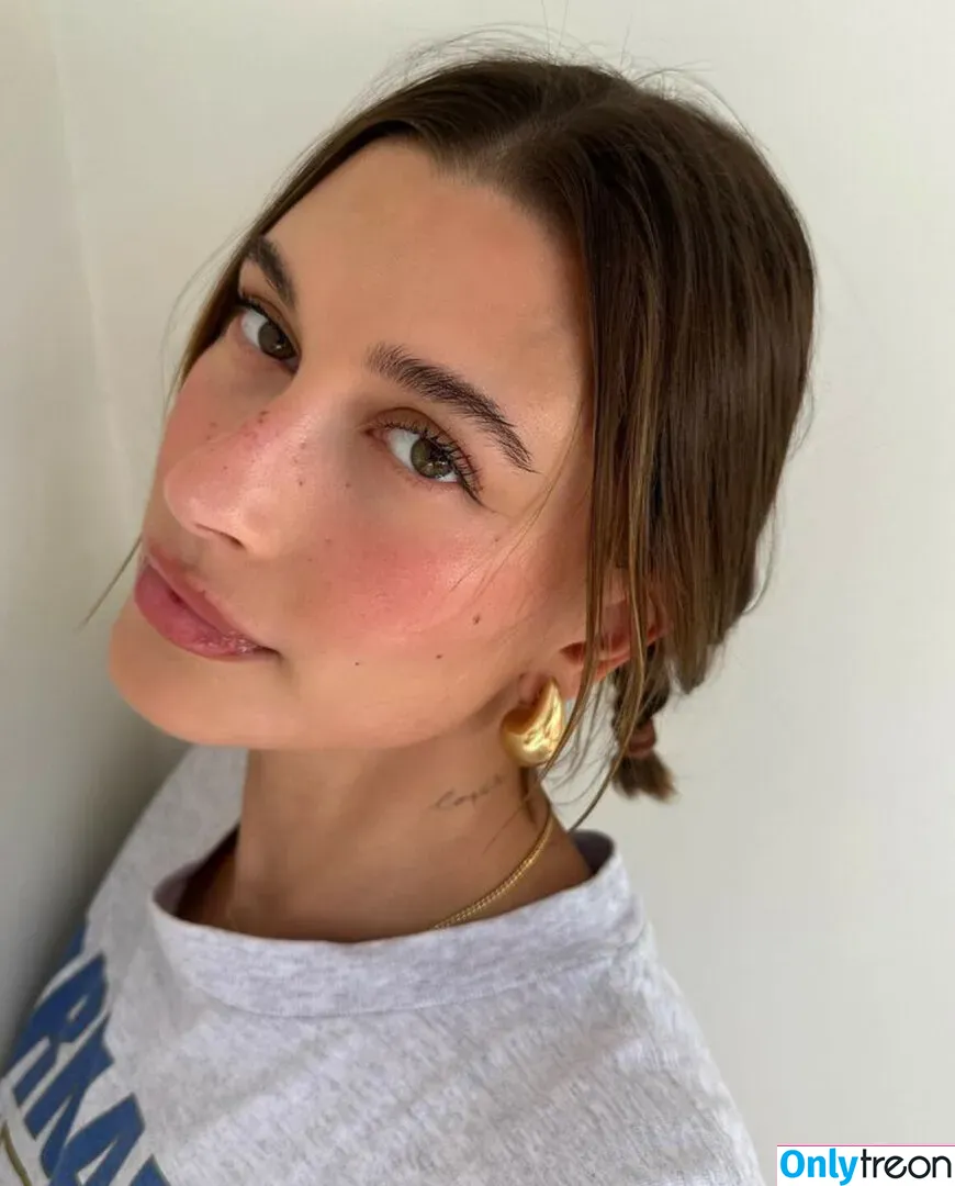 Hailey Baldwin Bieber nude photo #0321 (haileybieber)