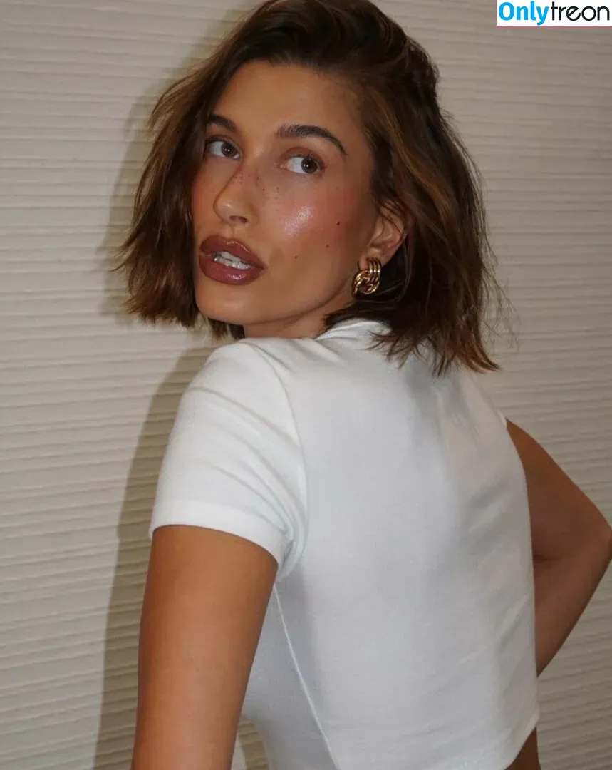 Hailey Baldwin Bieber nude photo #0337 (haileybieber)
