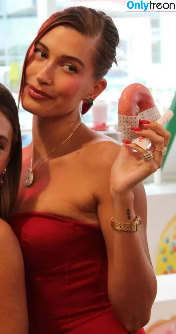 Hailey Baldwin Bieber nude photo #0352 (haileybieber)