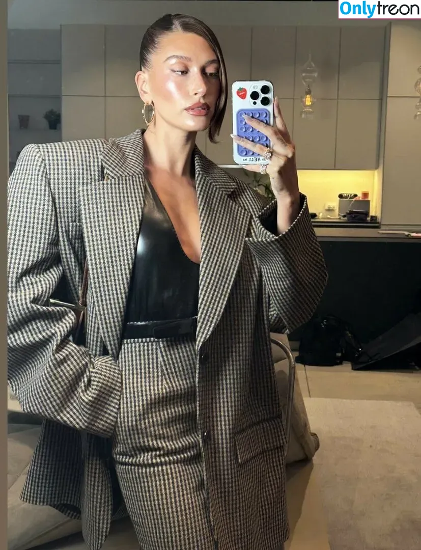 Hailey Baldwin Bieber nude photo #0357 (haileybieber)