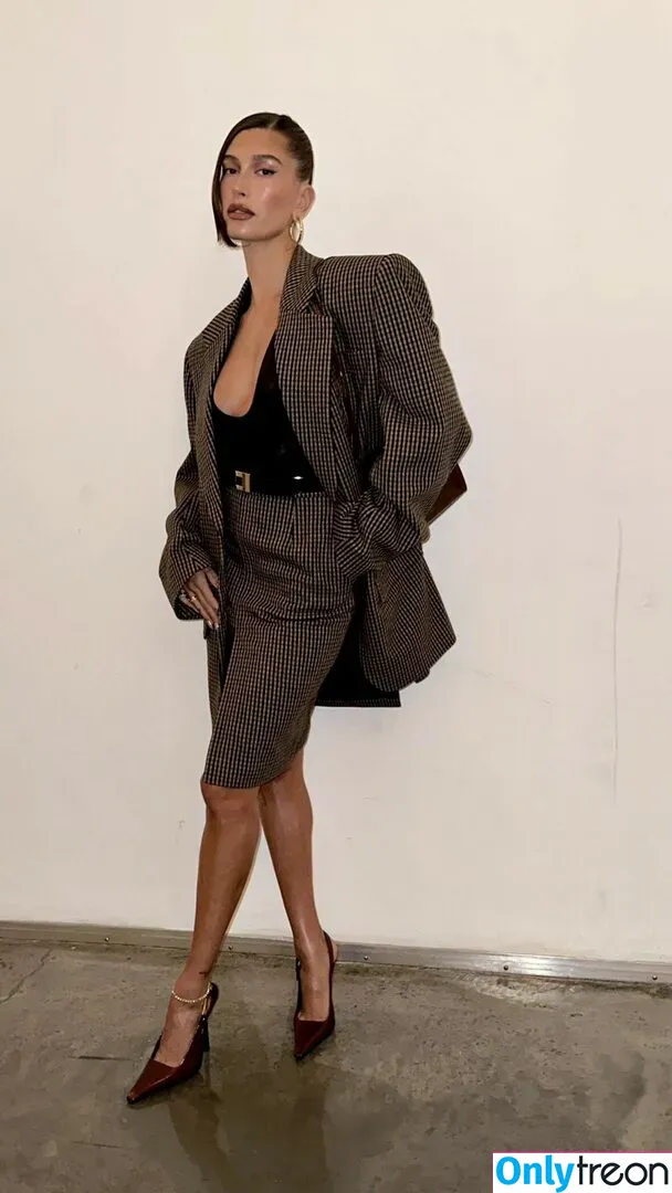 Hailey Baldwin Bieber nude photo #0360 (haileybieber)