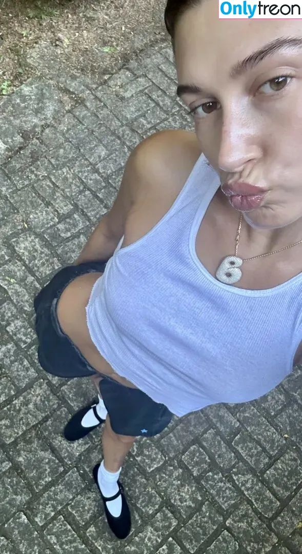 Hailey Baldwin Bieber nude photo #0372 (haileybieber)