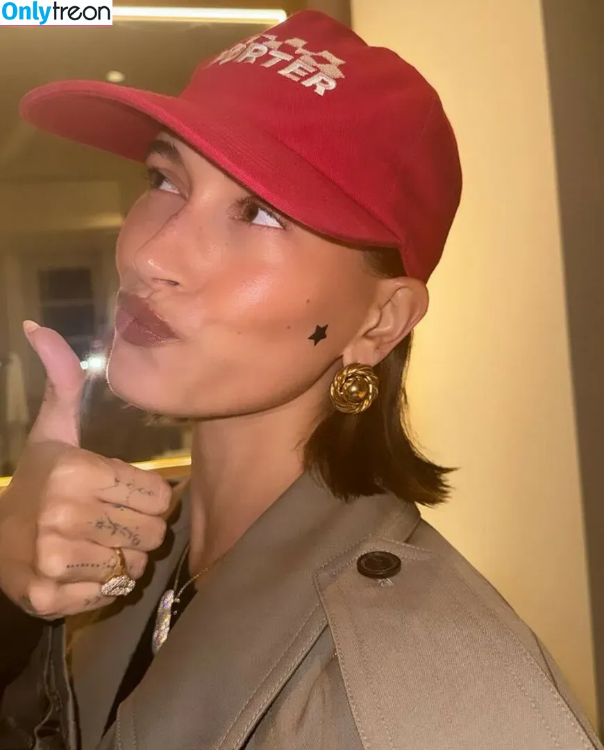 Hailey Baldwin Bieber nude photo #0401 (haileybieber)