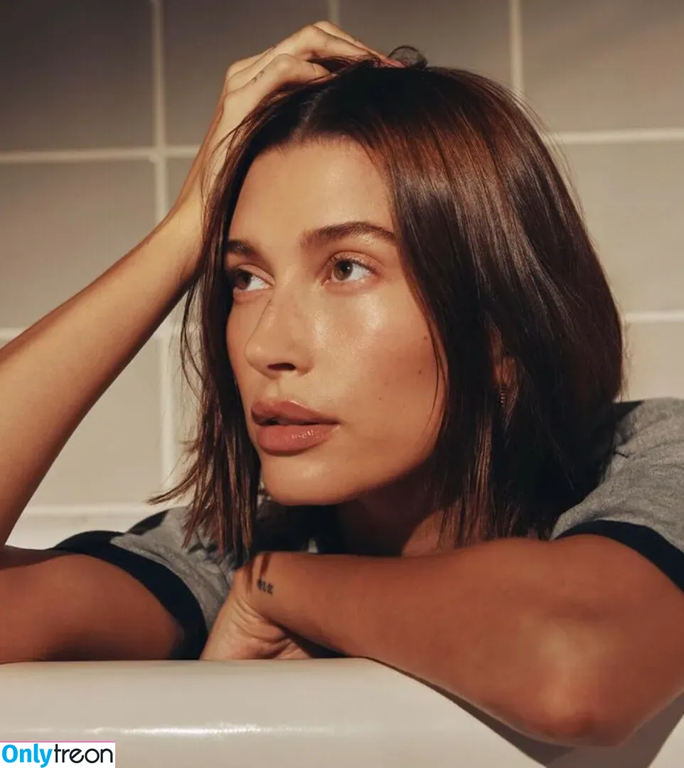 Hailey Baldwin Bieber nude photo #0445 (haileybieber)