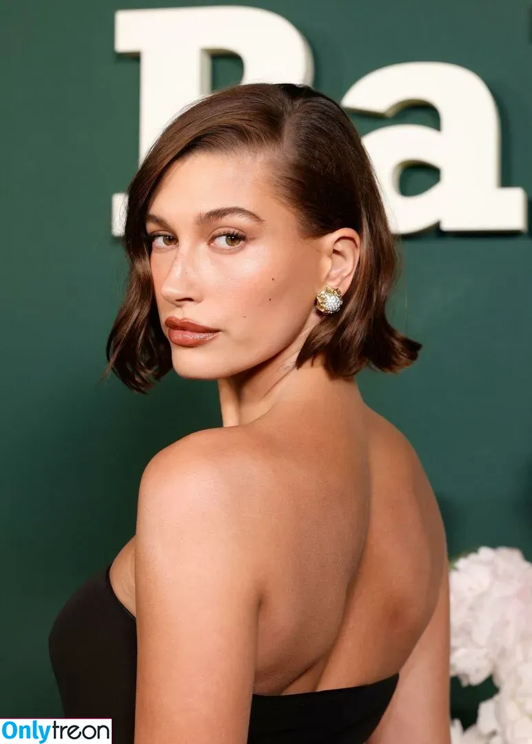 Hailey Baldwin Bieber nude photo #0460 (haileybieber)