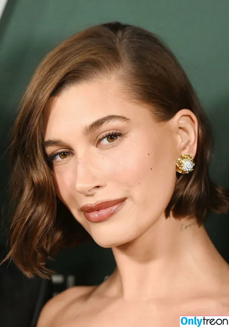 Hailey Baldwin Bieber nude photo #0462 (haileybieber)
