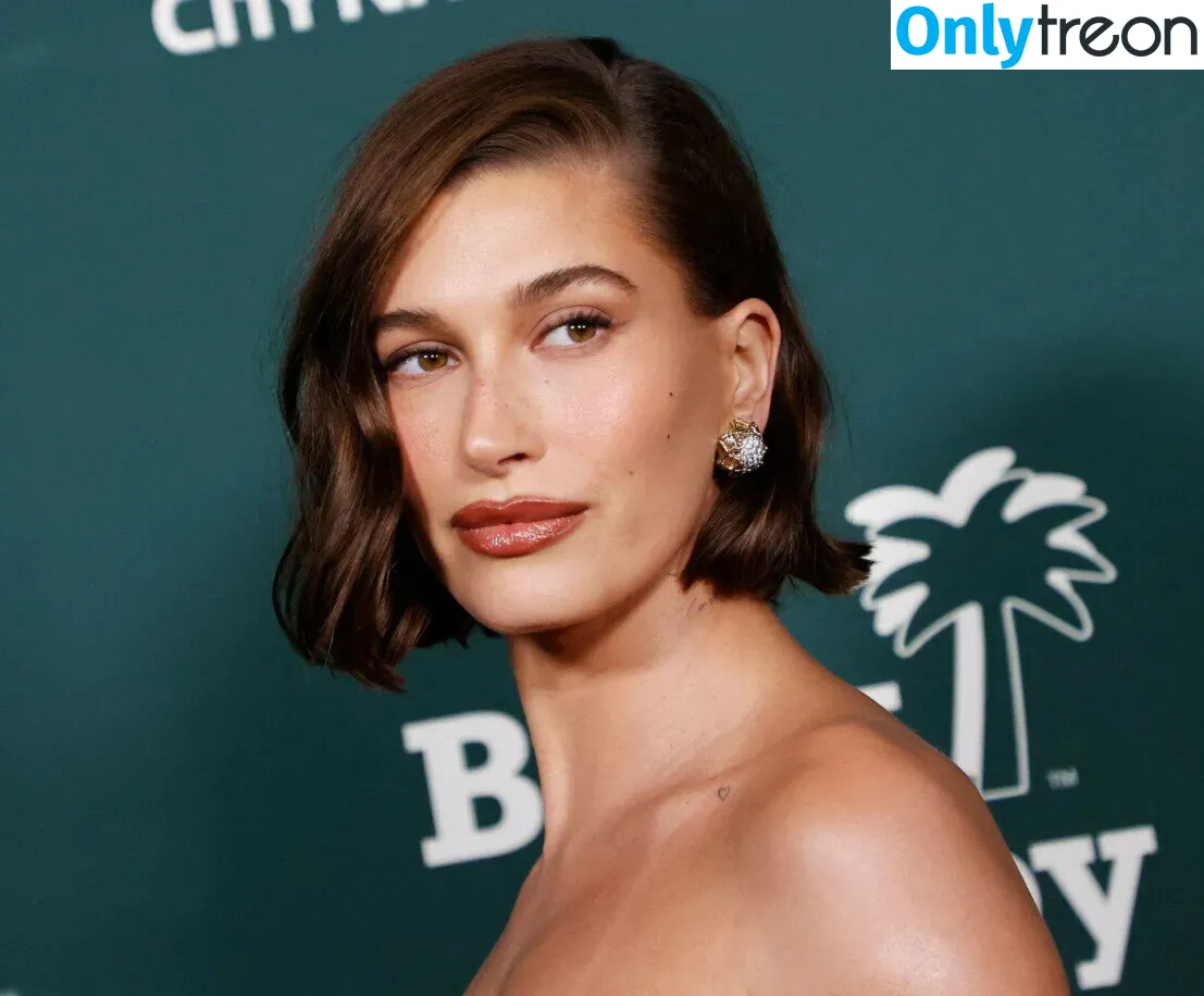 Hailey Baldwin Bieber nude photo #0468 (haileybieber)