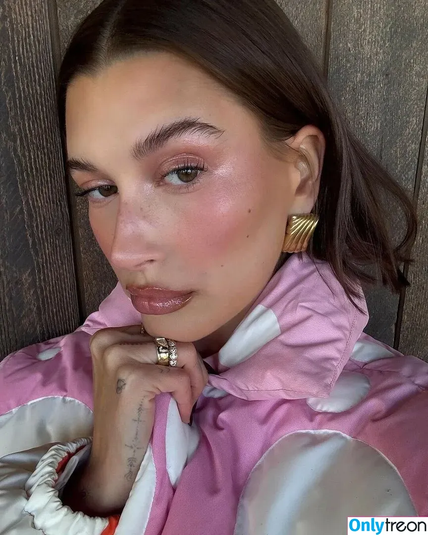 Hailey Baldwin Bieber nude photo #0488 (haileybieber)