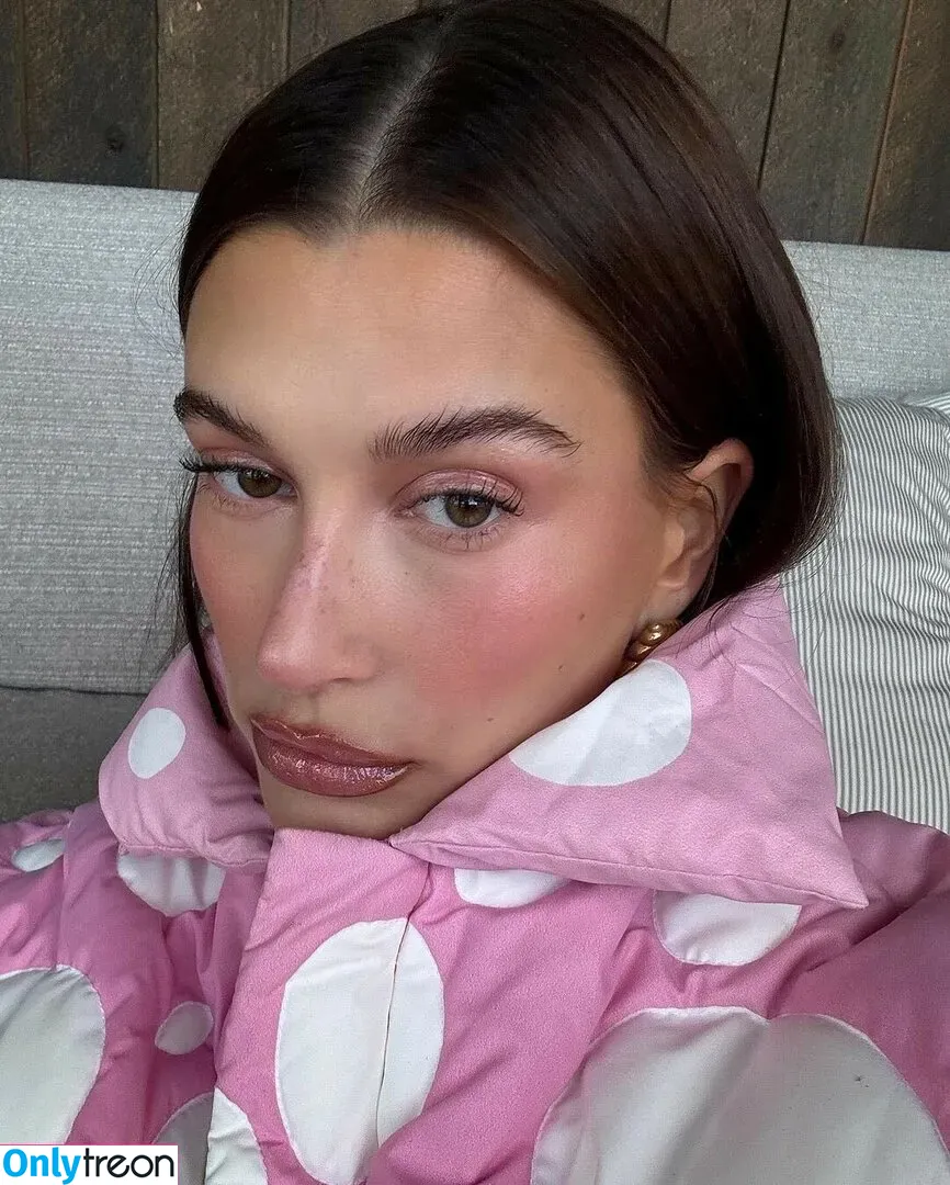 Hailey Baldwin Bieber nude photo #0489 (haileybieber)