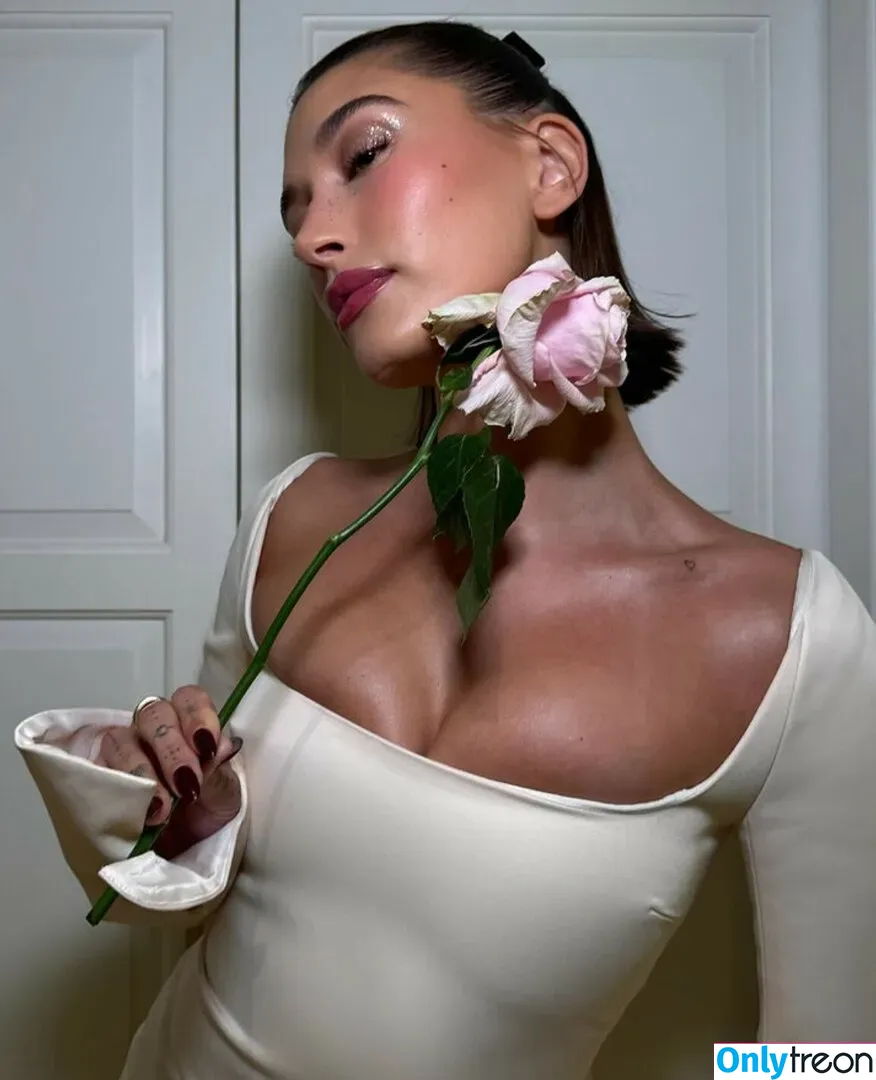 Hailey Baldwin Bieber nude photo #0491 (haileybieber)