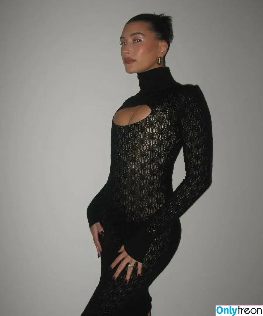 Hailey Baldwin Bieber nude photo #0495 (haileybieber)