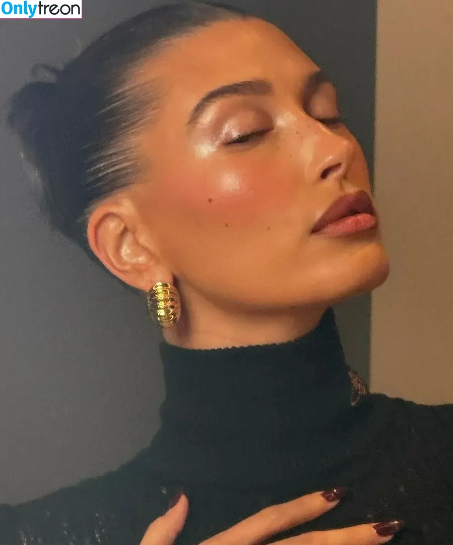 Hailey Baldwin Bieber nude photo #0500 (haileybieber)