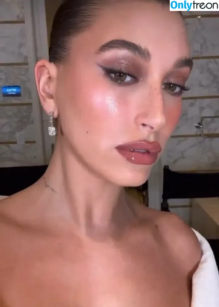 Hailey Baldwin Bieber nude photo #0512 (haileybieber)