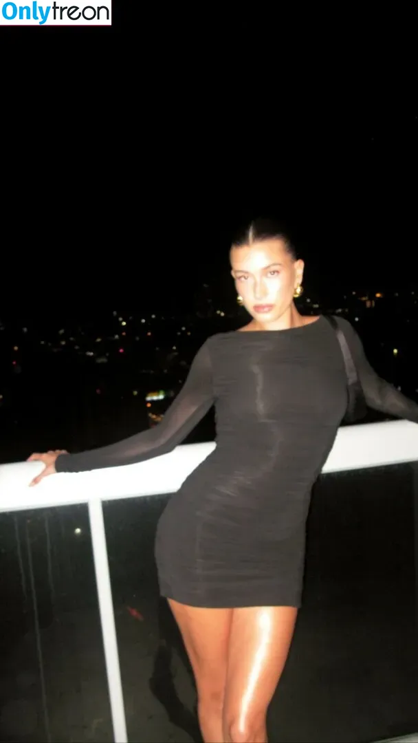 Hailey Baldwin Bieber nude photo #0521 (haileybieber)