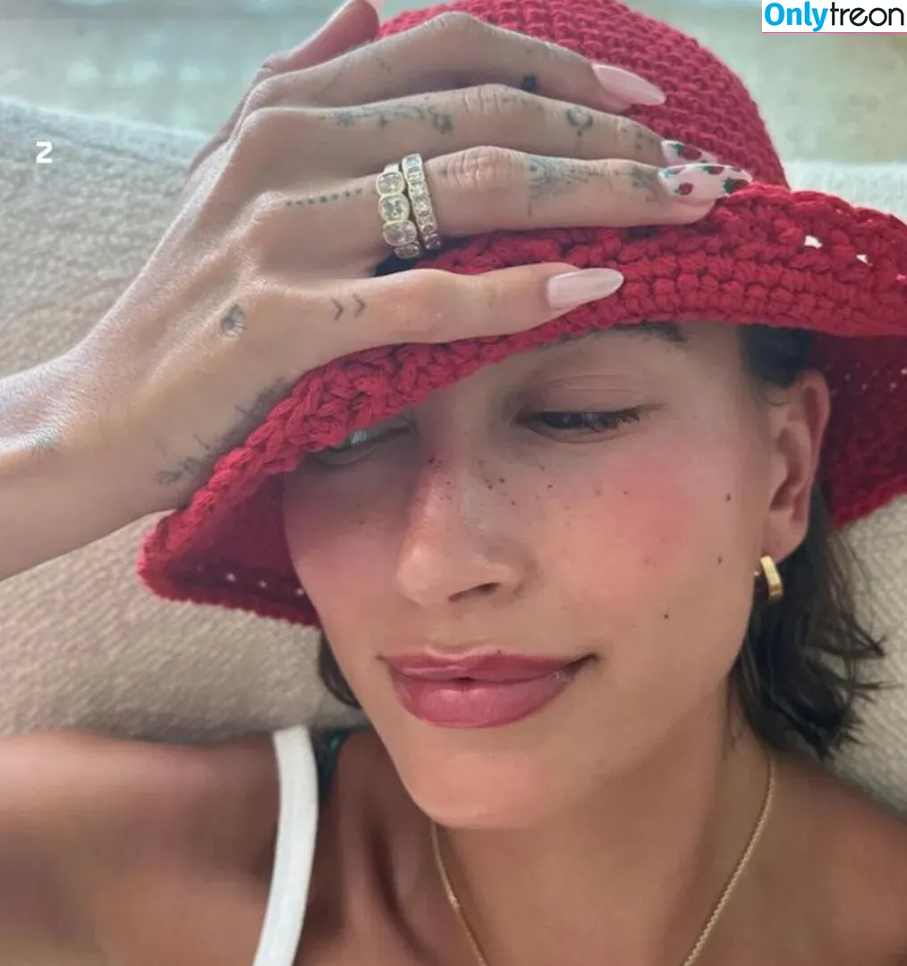 Hailey Baldwin Bieber nude photo #0523 (haileybieber)