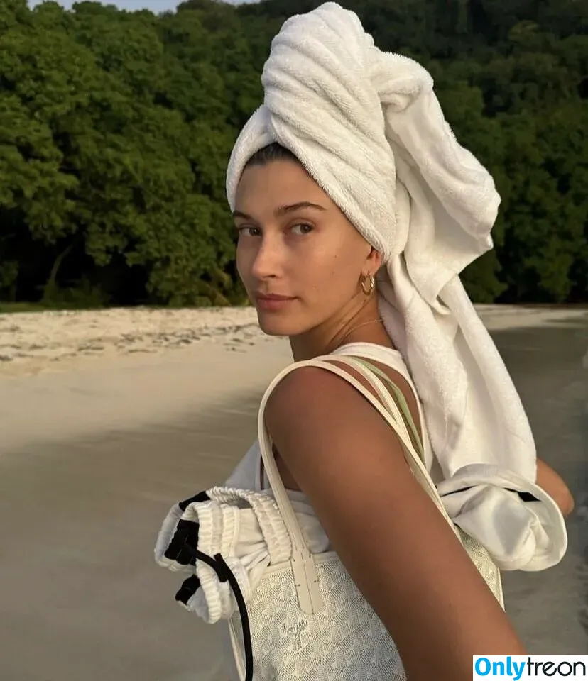 Hailey Baldwin Bieber nude photo #0539 (haileybieber)