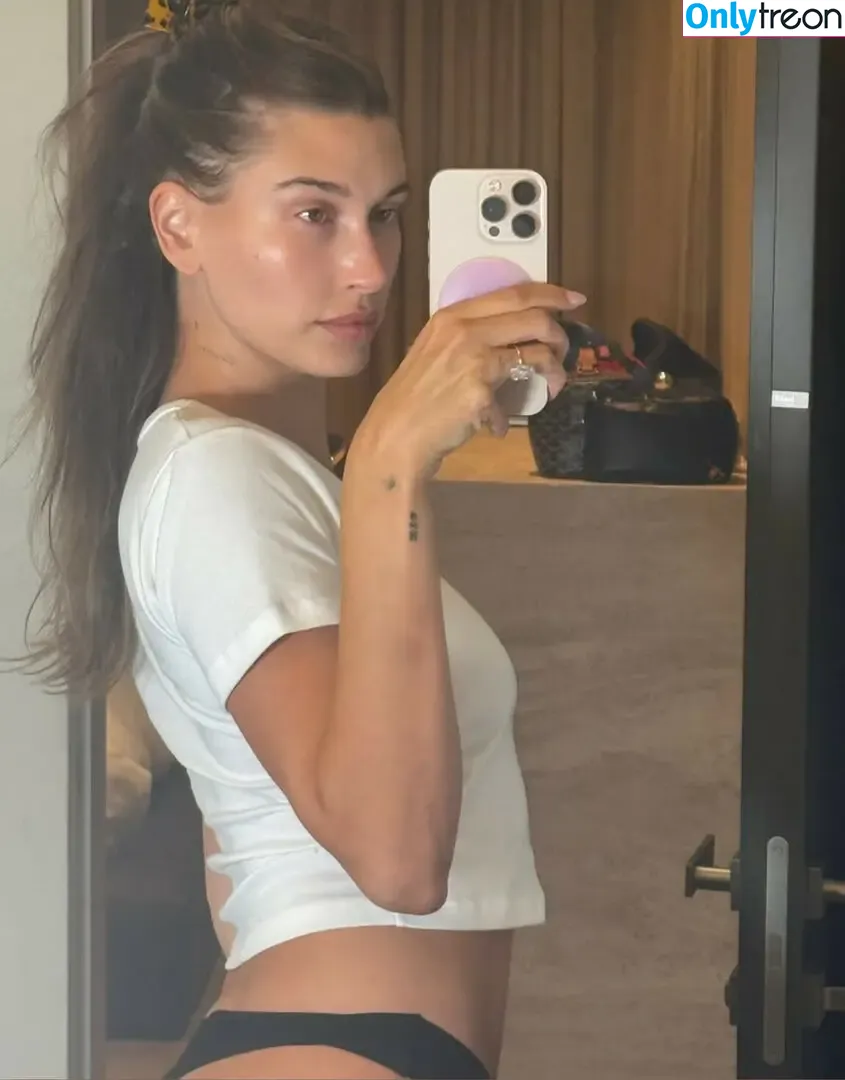 Hailey Baldwin Bieber nude photo #0960 (haileybieber)