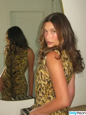Hailey Baldwin / haileybieber nude photo #0169