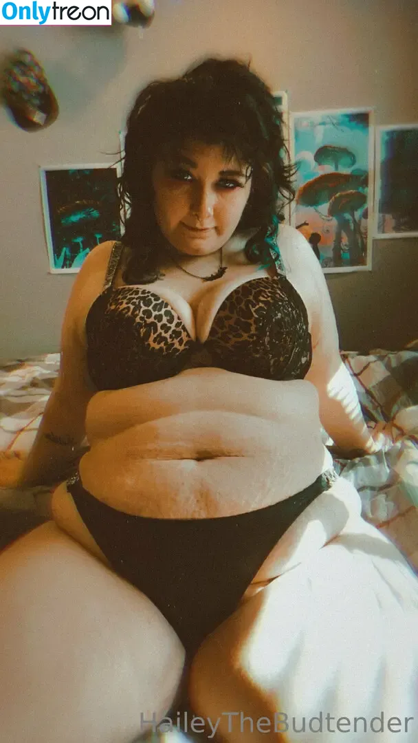 haileythebudtender nude photo #0002 (haileythebudtender_)