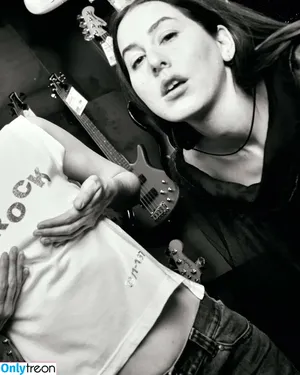 Haim Sisters / haimtheband nude photo #0131