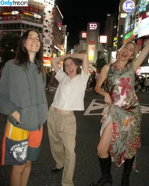 Haim Sisters / haimtheband nude photo #0144