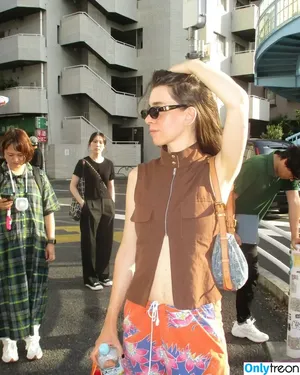 Haim Sisters / haimtheband nude photo #0146