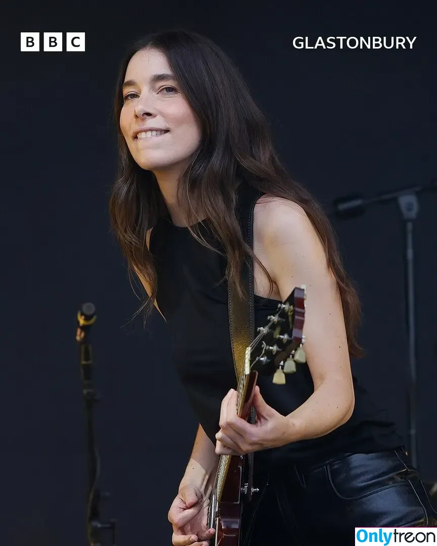Haim Sisters nude photo #0107 (haimtheband)