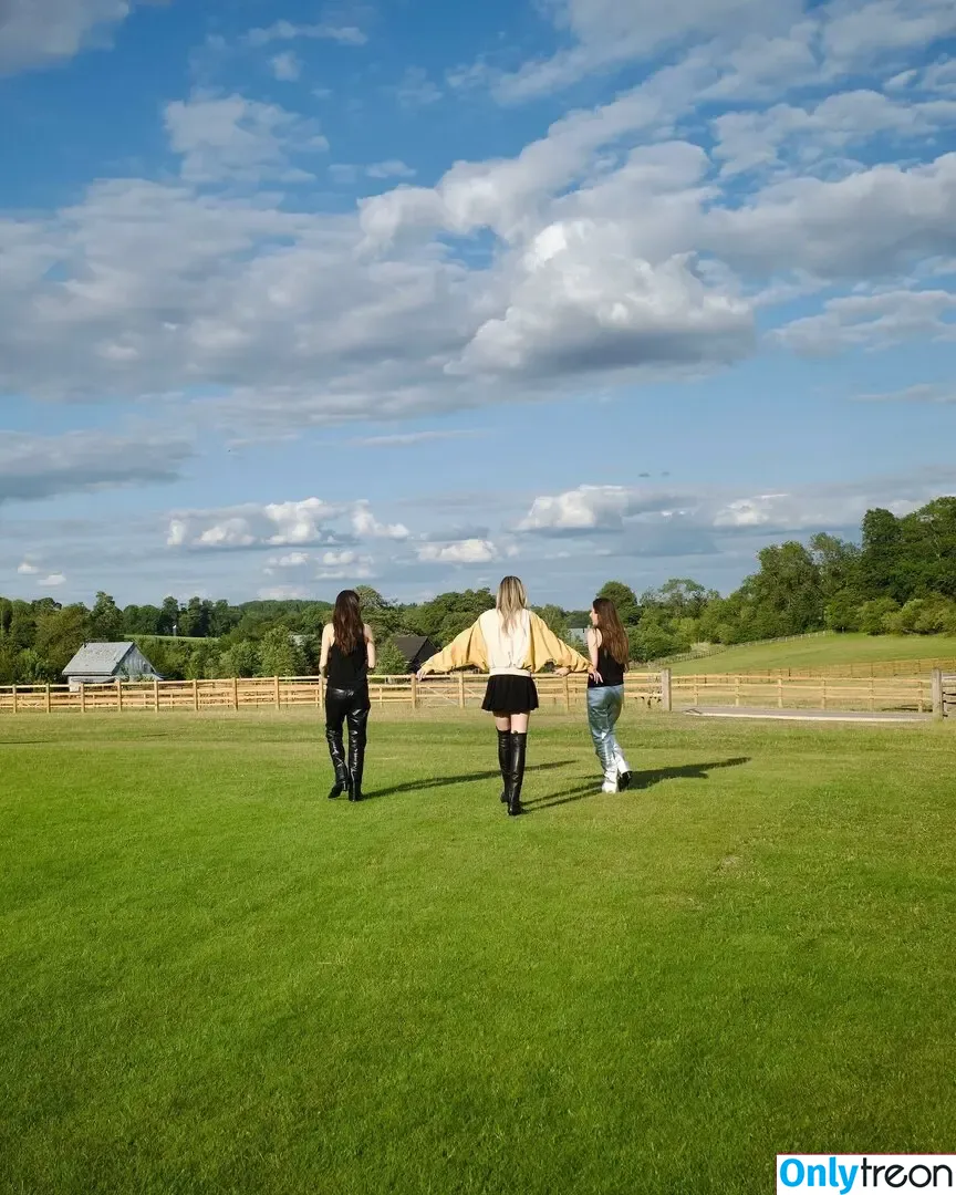Haim Sisters nude photo #0118 (haimtheband)
