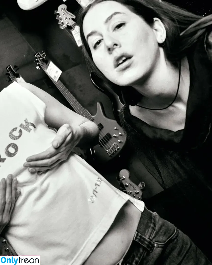 Haim Sisters nude photo #0131 (haimtheband)