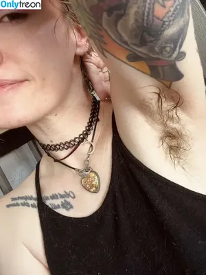 Hairy Women / HairyFairy420 / ig_naturals / pearlygirly06 nude photo #2415