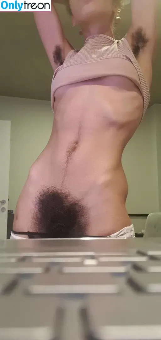 Hairy Women nude photo #2512 (HairyFairy420 / ig_naturals / pearlygirly06)