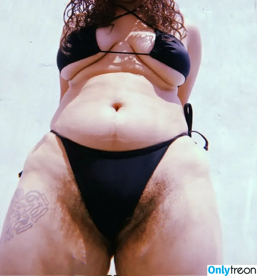 Hairy Women nude photo #2668 (HairyFairy420 / ig_naturals / pearlygirly06)