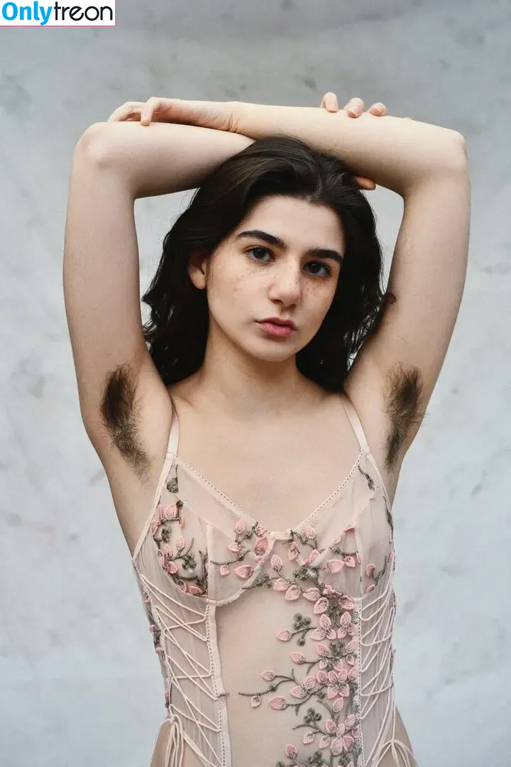 Hairy Women nude photo #2848 (HairyFairy420 / ig_naturals / pearlygirly06)