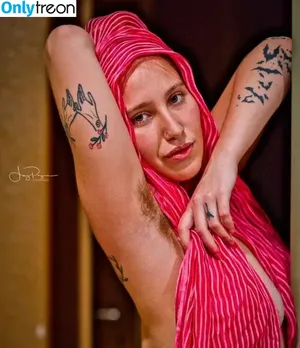 Hairy Women / HairyFairy420 / ig_naturals / pearlygirly06 nude photo #3400