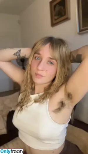 Hairy Women / HairyFairy420 / ig_naturals / pearlygirly06 nude photo #3500
