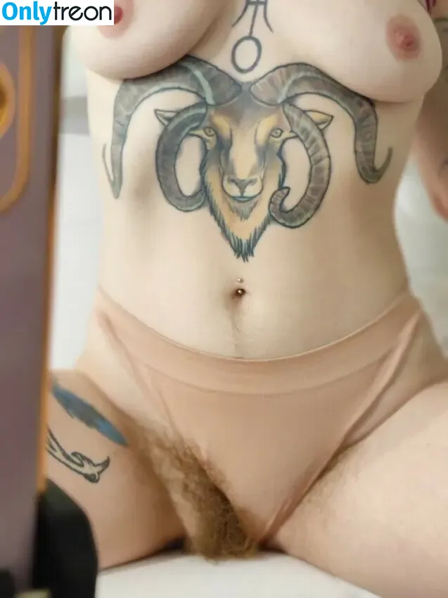Hairy Women nude photo #3336 (HairyFairy420 / ig_naturals / pearlygirly06)