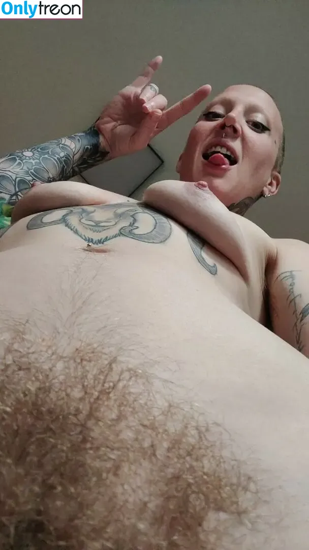 Hairy Women nude photo #3349 (HairyFairy420 / ig_naturals / pearlygirly06)