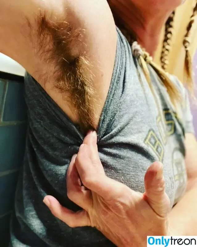 Hairy Women nude photo #3390 (HairyFairy420 / ig_naturals / pearlygirly06)
