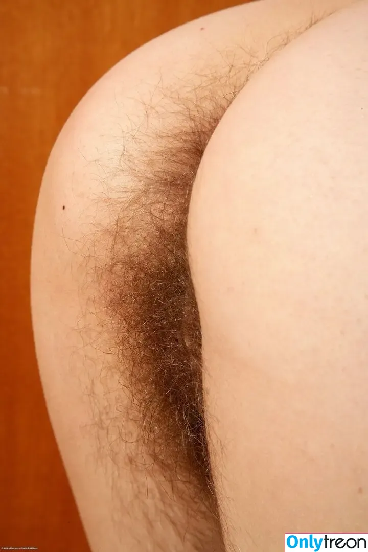 Hairy Women nude photo #3632 (HairyFairy420 / ig_naturals / pearlygirly06)