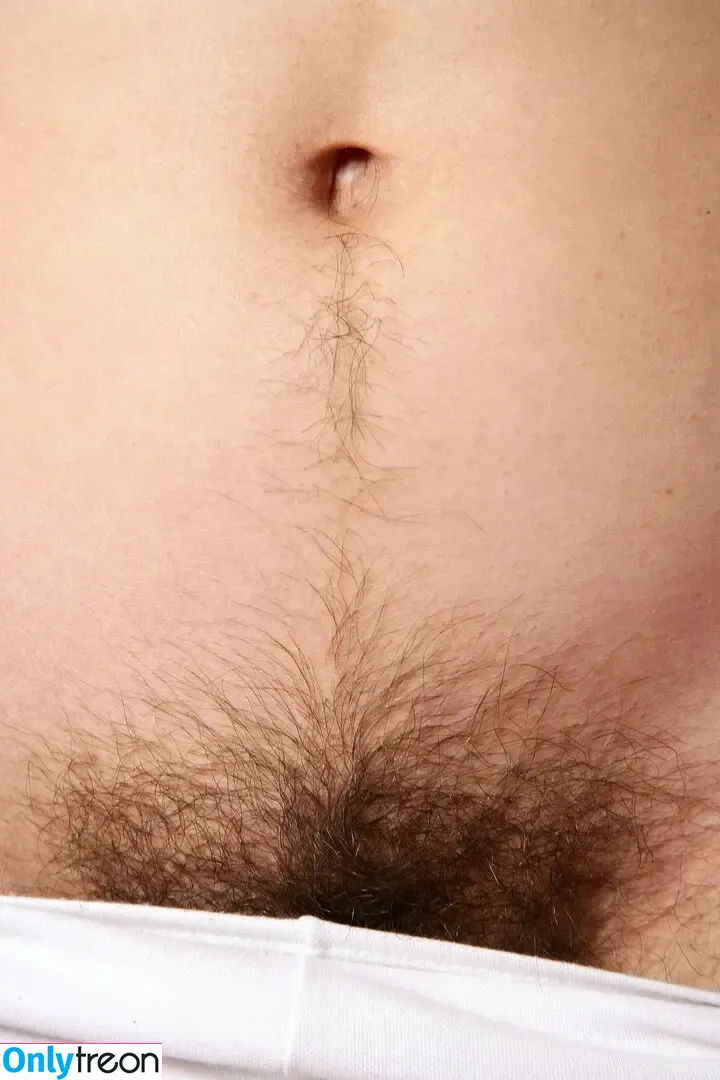 Hairy Women nude photo #3646 (HairyFairy420 / ig_naturals / pearlygirly06)