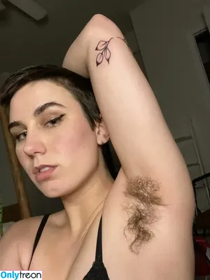 Hairy Women / HairyFairy420 / ig_naturals / pearlygirly06 nude photo #4584