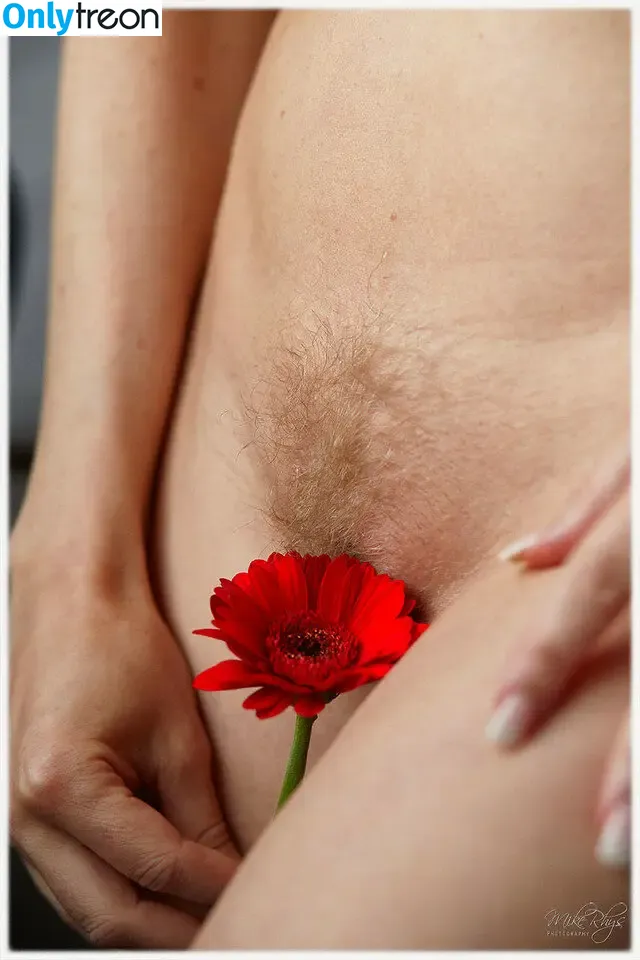 Hairy Women nude photo #4335 (HairyFairy420 / ig_naturals / pearlygirly06)