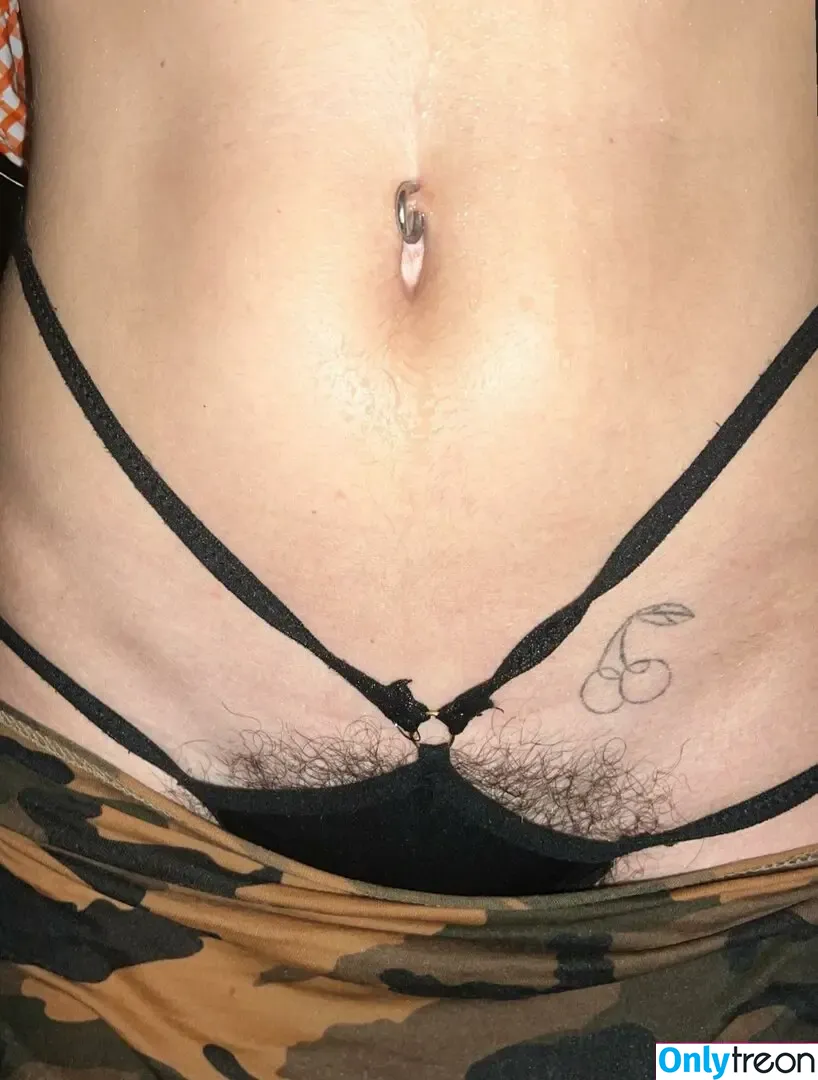 Hairy Women nude photo #4422 (HairyFairy420 / ig_naturals / pearlygirly06)