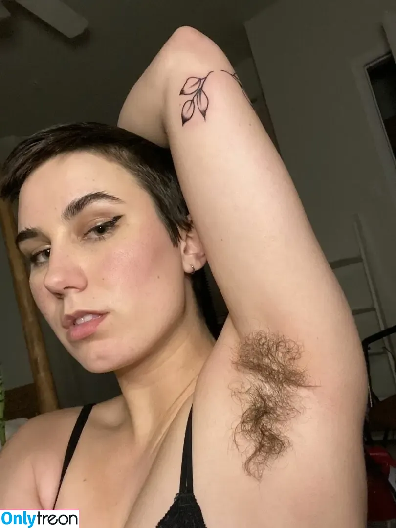 Hairy Women nude photo #4584 (HairyFairy420 / ig_naturals / pearlygirly06)