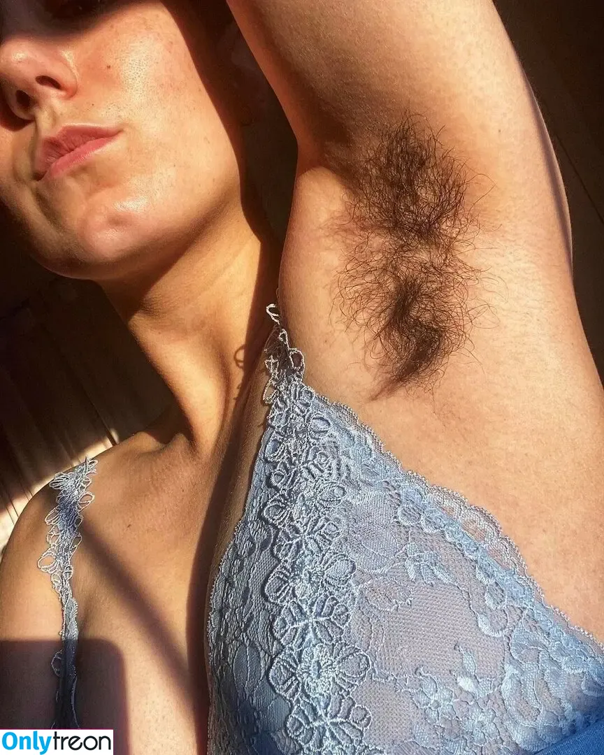 Hairy Women nude photo #4595 (HairyFairy420 / ig_naturals / pearlygirly06)