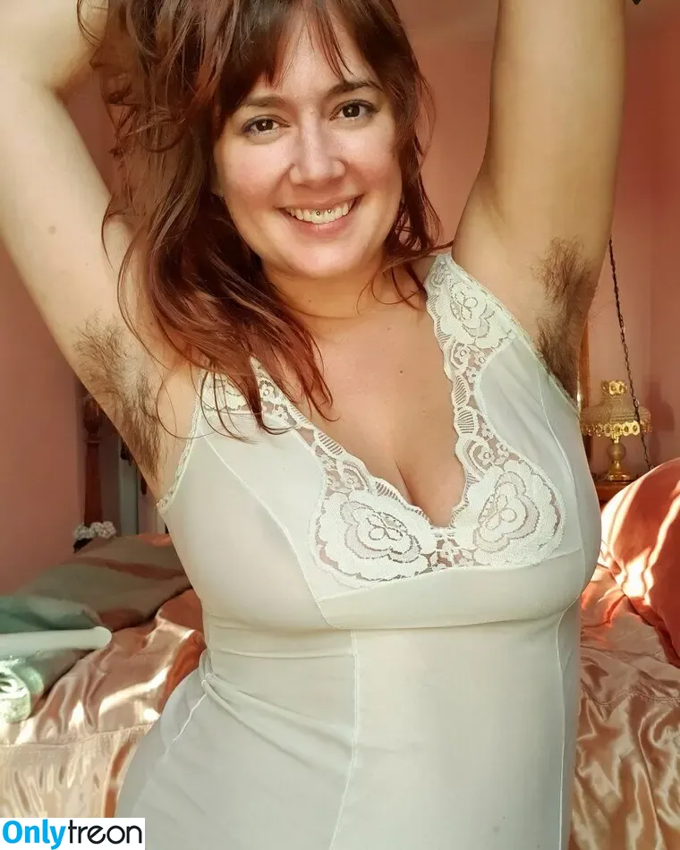 Hairy Women nude photo #4680 (HairyFairy420 / ig_naturals / pearlygirly06)