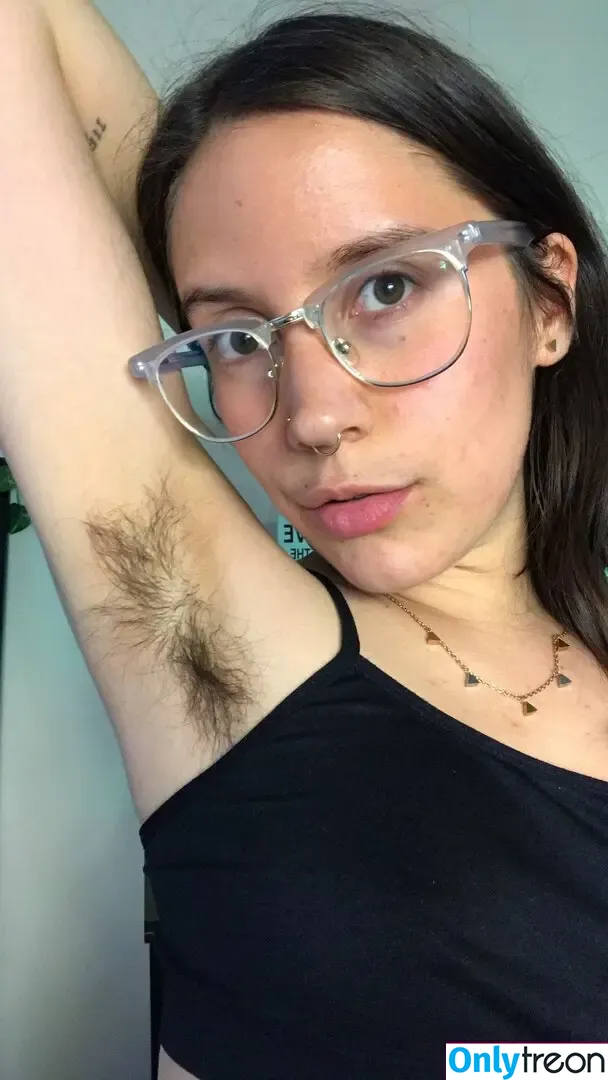 Hairy Women nude photo #5490 (HairyFairy420 / ig_naturals / pearlygirly06)