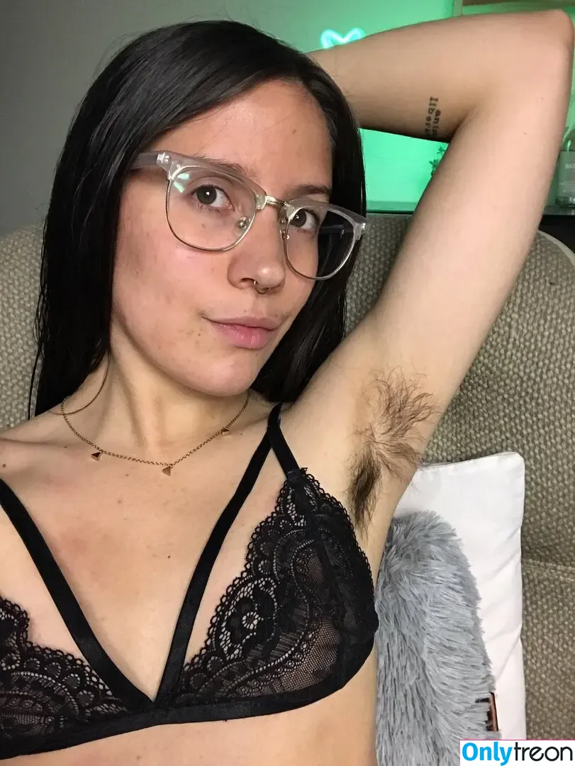 Hairy Women nude photo #5491 (HairyFairy420 / ig_naturals / pearlygirly06)